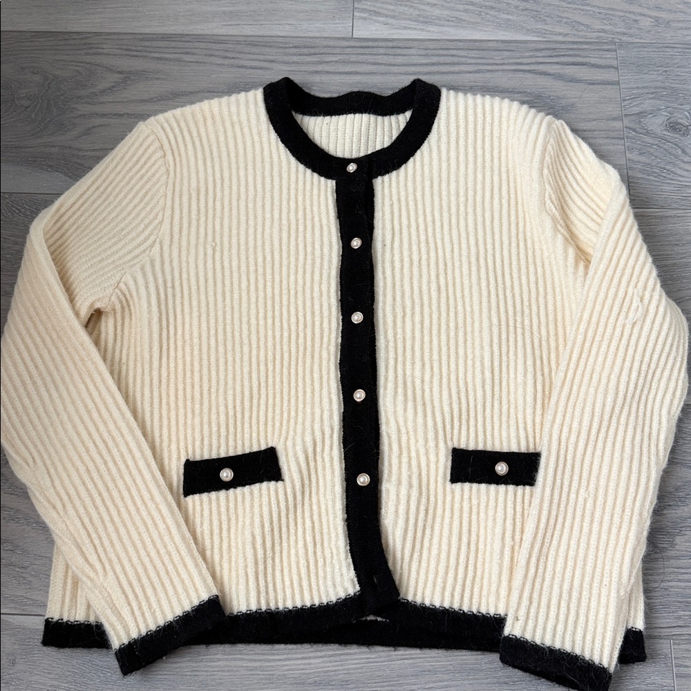 J.ing Contrast Knit Cardigan
